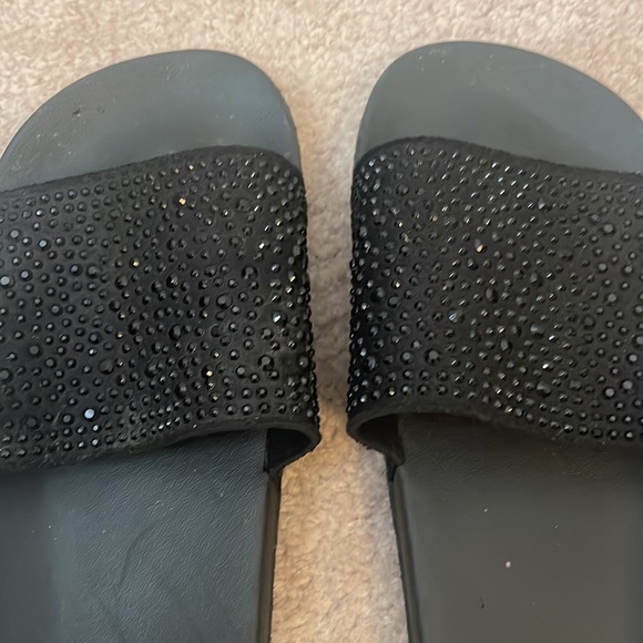 George slides - Picture 3 of 4